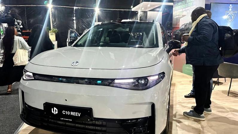 Leapmotor C10 com extensor de autonomia em feira na África do Sul