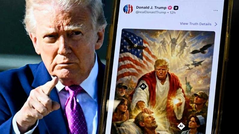 Donald Trump aponta com o dedo indicador enquanto segura um celular que exibe uma imagem digital de si mesmo em estilo religioso, com uma bandeira americana ao fundo e várias pessoas ao redor, incluindo um homem deitado e figuras militares.