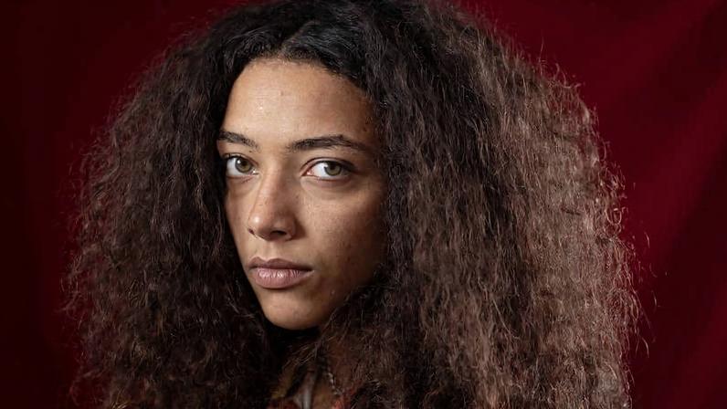 A Alice Carvalho, sucesso na série "Cangaço Novo" - Eduardo Knapp / Folhapress