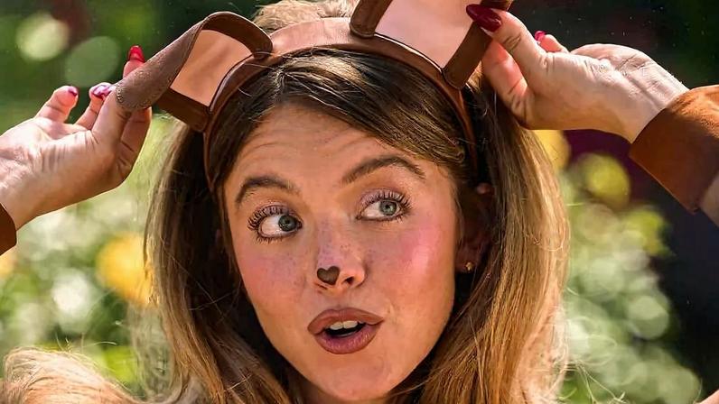 A personagem Cassie, interpretada por Sydney Sweeney, em cena da terceira temporada de "Euphoria"