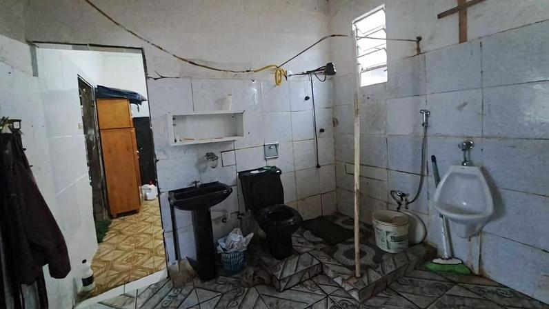 Casa em que idoso foi resgatado de condições análogas à escravidão no Recife