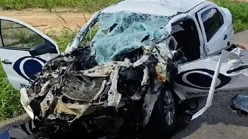 Carro da Band destruído após acidente em Minas Gerais
