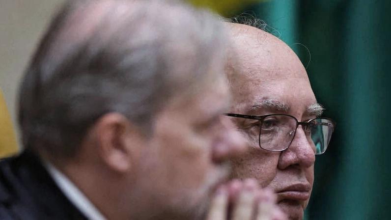 Ministros Dias Toffoli e Gilmar Mendes em sessão no STF