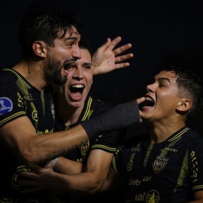 Gol histórico garante vitória, festa fica sem celebração