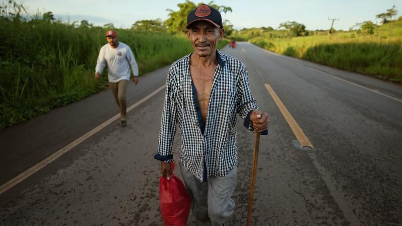 Militantes do MST participam de marcha em Curionópolis (PA) por reforma agrária em ato que marca os 30 anos do massacre de Eldorado do Carajás (PA)