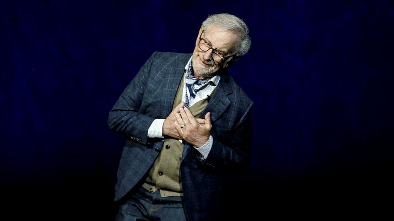 Steven Spielberg, diretor do filme "Dia D", no palco na CinemaCon, em Las Vegas