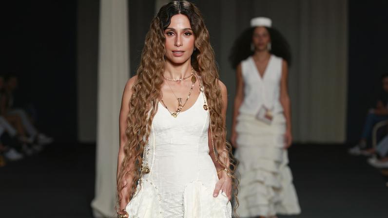 A atriz Camila Pitanga e a fundadora da Aluf, Ana Luisa Fernandes, no desfile da Aluf na Rio Fashion Week