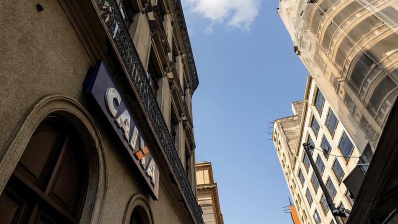 Agência da Caixa Econômica Federal na Sé, bairro central de São Paulo (SP)