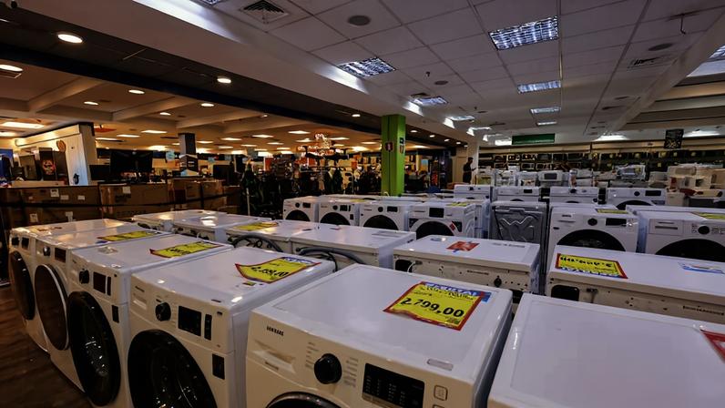 Máquinas de lavar roupa à venda em loja em São Paulo