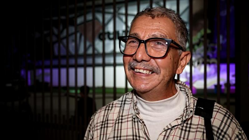 Marcelo Mendes, arquiteto aposentado de 70 anos de Recife, passou a madrugada na fila para conseguir documentos e tentar a residência no Paraguai