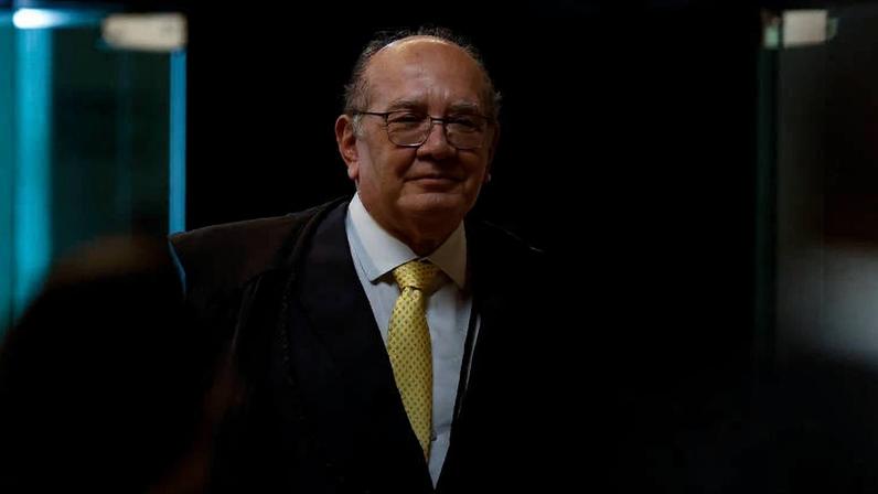 Gilmar Mendes durante sessão plenária. Ministro do STF relata julgamento de lei que proíbe de cotas raciais em Santa Catarina