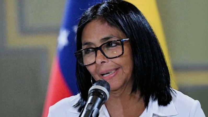 Delcy Rodriguez discursa em evento no Palácio Miraflores, em Caracas