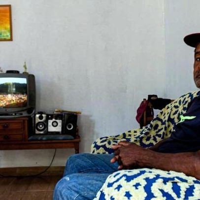 Idosos viajam pelo interior em busca de saúde, capitais enfrentam filas