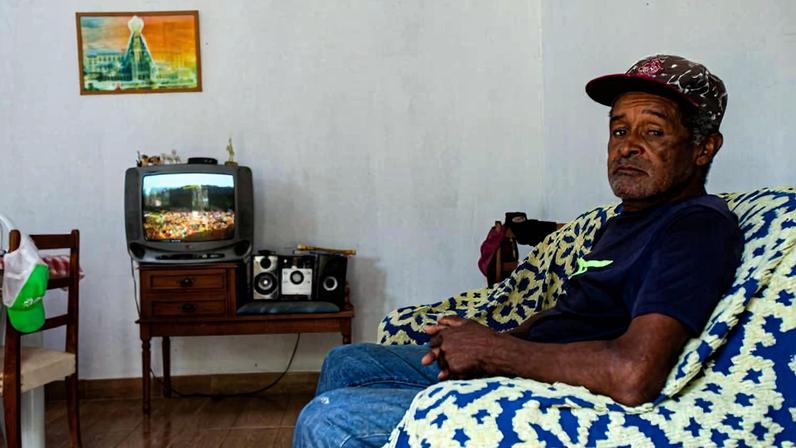 Eronildes Pedro dos Santos, 64, vive na área rural de Campinas, no interior de São Paulo; ele aguarda para realizar cirurgia no ombro