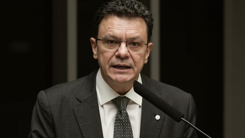 Odair Cunha (PT-MG), eleito ministro do TCU na vaga destinada a deputados federais; senador Alessandro Vieira (MDB-SE), que propôs o indiciamento ministros do STF