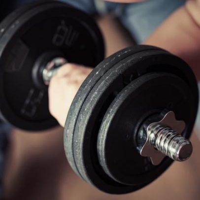 Especialistas indicam quando usar carga mais pesada no treino