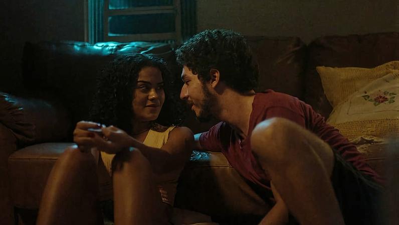 Bella Campos e João Vitor Silva como Marlene e Murilo em 'Cinco Tipos de Medo'
