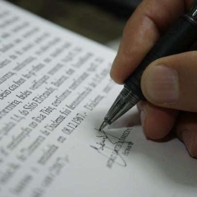 Cartórios de SP passam a reconhecer paternidade pela internet