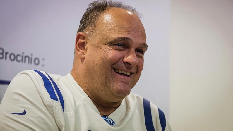 O ex-jogador de basquete Oscar Schmidt durante sabatina no auditório do jornal Folha de S. Paulo, em 2015