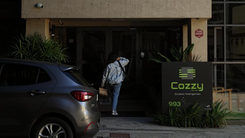 Hotel da rede Cozzy na rua Cubatão, distrito Vila Mariana; empreendimento foi construído com incentivo para Habitação de Mercado Popular