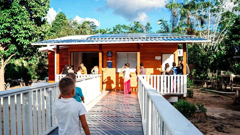 Entrada do posto de saúde inaugurado na comunidade de Ubim, na reserva extrativista do rio Gregório, no Amazonas