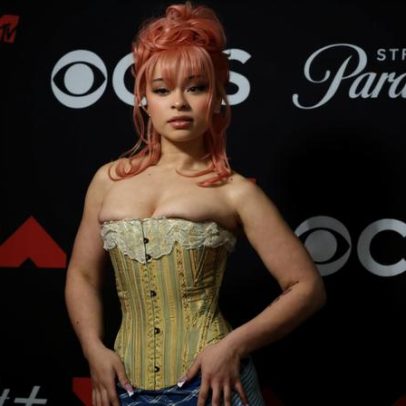 Rapper Ice Spice é agredida por fã em lanchonete nos EUA