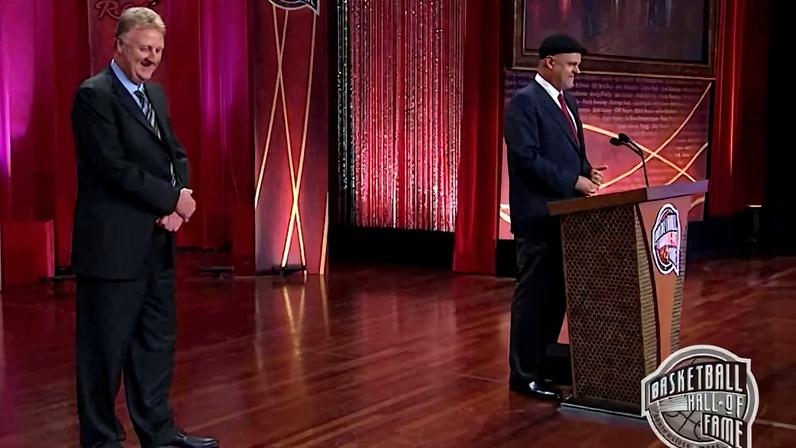 Oscar Robertson impressiona Kobe, vence Robinson e recebe maior prêmio de Bird