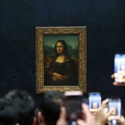 Mona Lisa sorri diante do circo diário que a espera