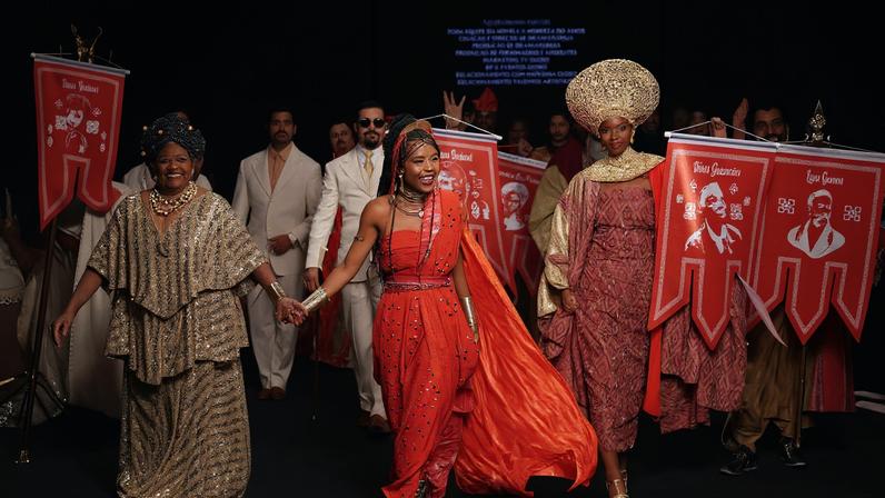 Elenco de 'A Nobreza do Amor' desfila na Rio Fashion Week 2026