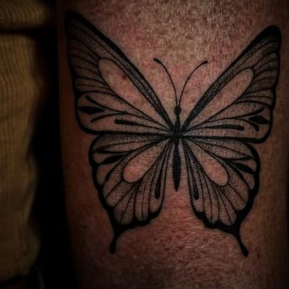 Tatuagem de borboleta vira alvo de discurso misógino entre red pills