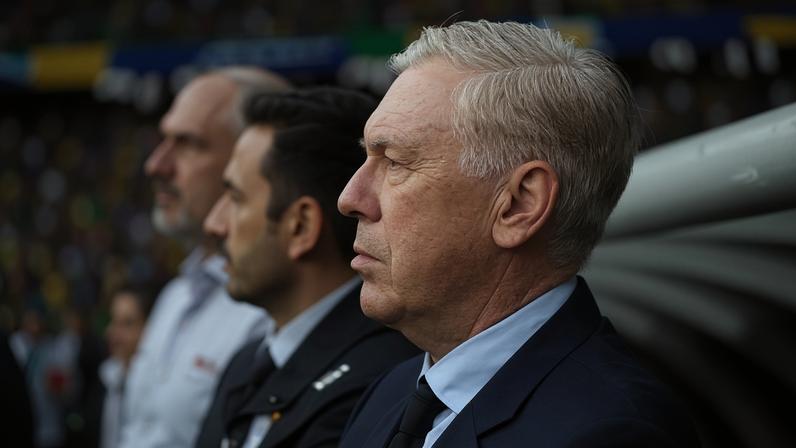 Carlo Ancelotti, treinador da seleção brasileira, assiste ao amistoso contra a França, nos EUA