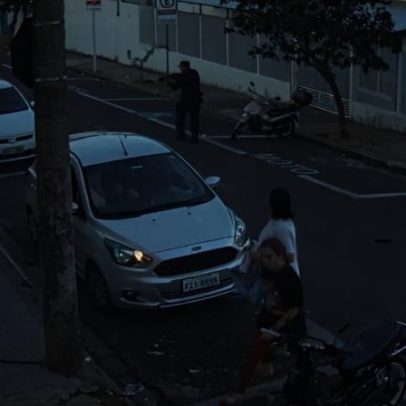 Vídeo mostra homem baleado e atropelado após assalto a mercearia em Botucatu