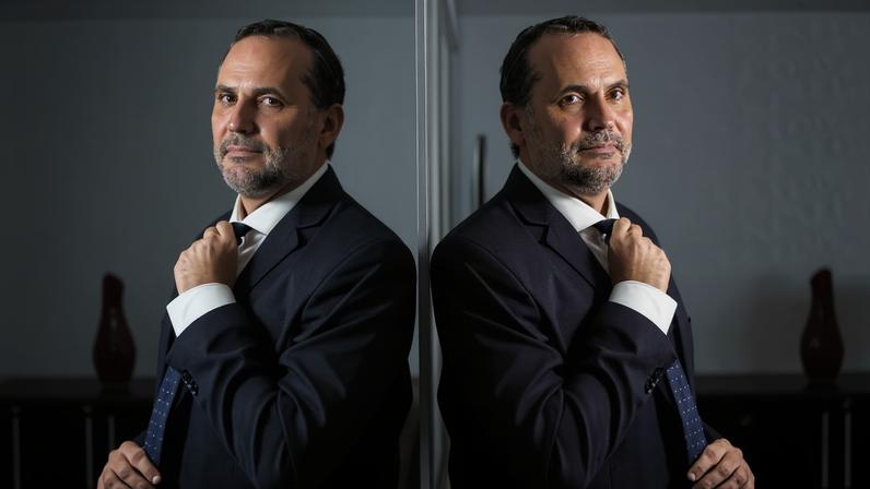O ministro do Planejamento, Bruno Moretti, em seu gabinete