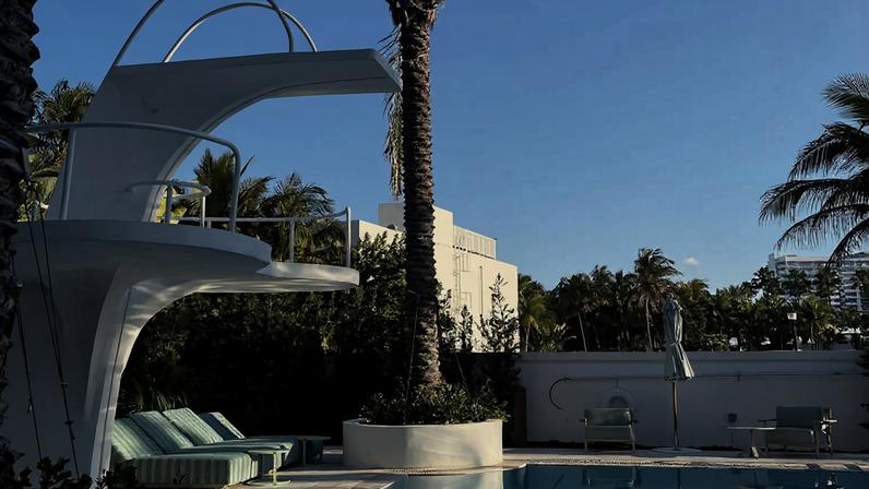 Piscina do hotel The Shelborne By Proper, em Miami Beach, na Flórida