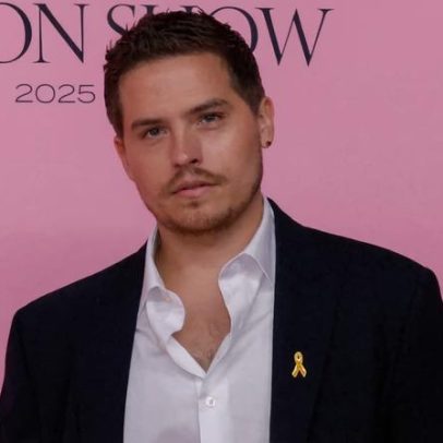 Dylan Sprouse imobiliza homem que rondava sua casa em Hollywood Hills