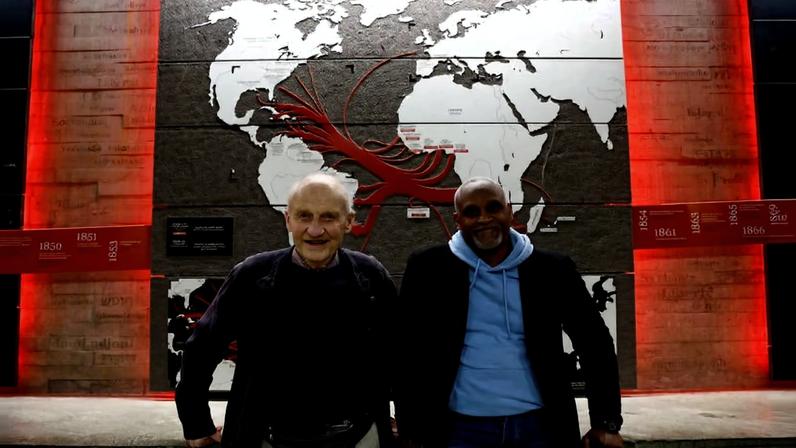 Pierre Guillon de Prince, descendente de uma famosa família de Nantes cujos ancestrais eram donos de navios que transportavam pessoas escravizadas, e Dieudonné Boutrin, descendente de africanos escravizados na Martinica