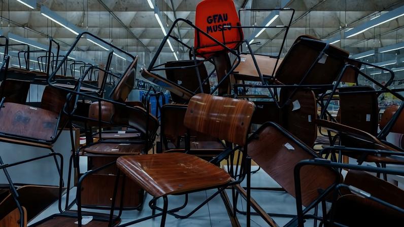 Estudantes da USP (Universidade de São Paulo) bloquearam acesso ao prédio da FAUD (Faculdade de Arquitetura, Urbanismo e Design) com cadeiras