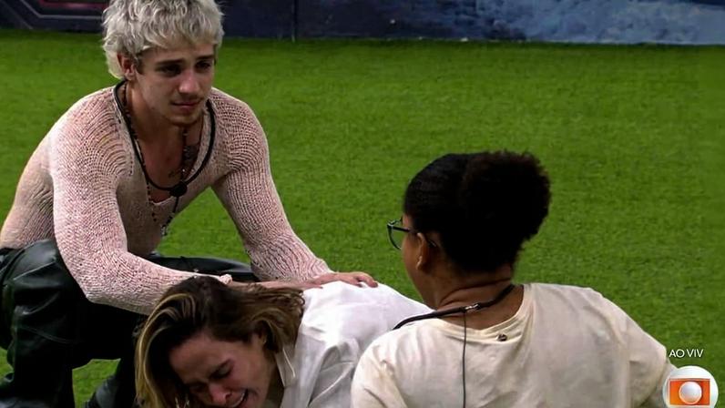 Ana Paula é consolada por Juliano e Milena após saber da morte do pai no BBB 26