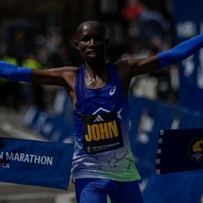 John Korir conquista bicampeonato e quebra recorde na Maratona de Boston