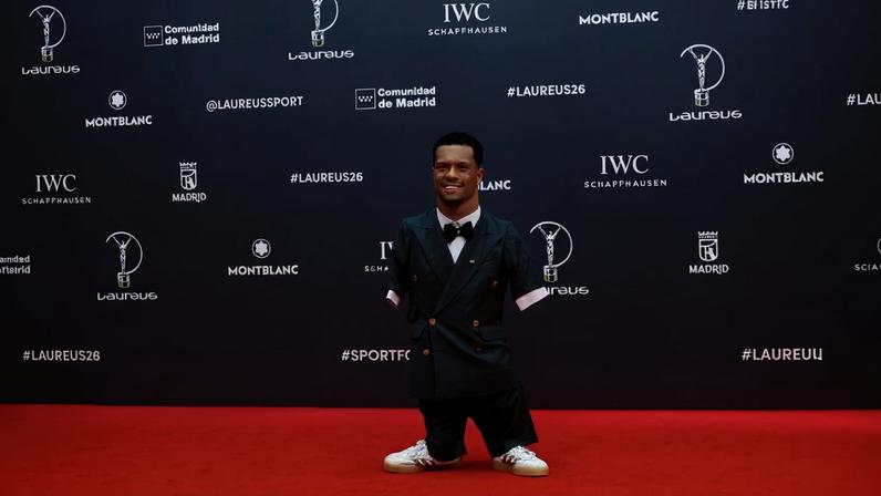 Gabrielzinho, nadador paralímpico brasileiro, no tapete vermelho do prêmio Laureus, em Madri
