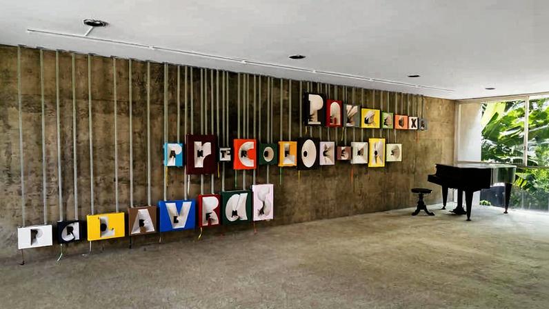 Vista de exposição com obras de Marco Castillo, em cartaz na Casa Domschke, em São Paulo