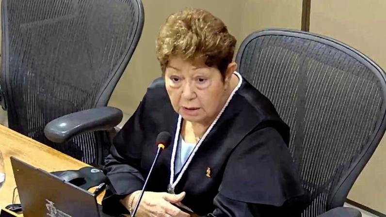 Desembargadora do Pará Eva do Amaral Coelho critica corte de penduricalhos nos rendimentos dos magistrados durante sessão em 9 de abril