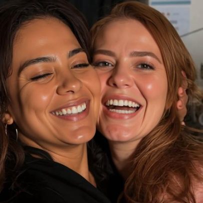 Paolla Oliveira e Bella Campos dançam juntas em aniversário de 44 anos