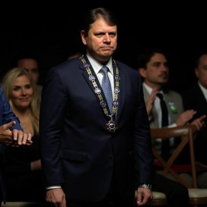 Governador de MG cita inveja de Tarcísio pela 1ª mulher à frente da PM