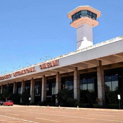 Avião que transportava R$ 15 milhões cai no Paraguai; moradores saqueiam cédulas