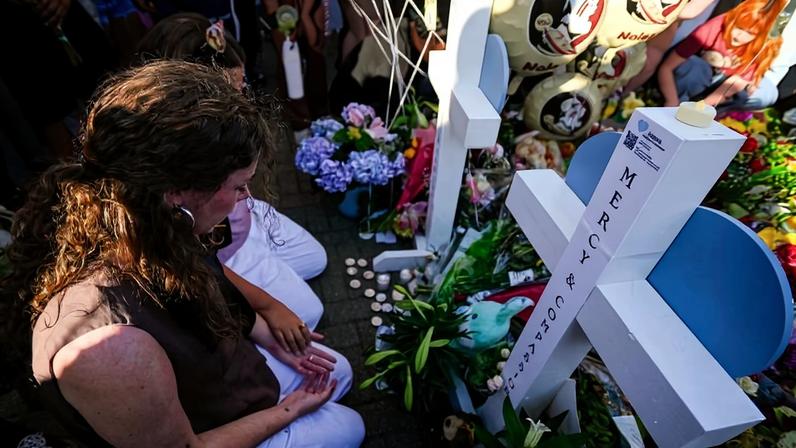 Memorial para vítimas de ataque a tiros na Universidade do Estado da Flórida, no sul dos EUA, em abril de 2025