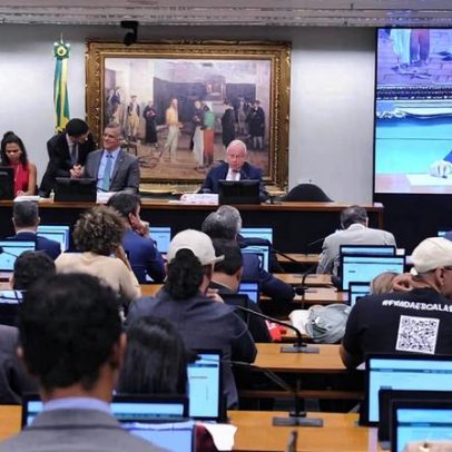 Comissão aprova relatório e PEC da escala 6x1 avança na Câmara