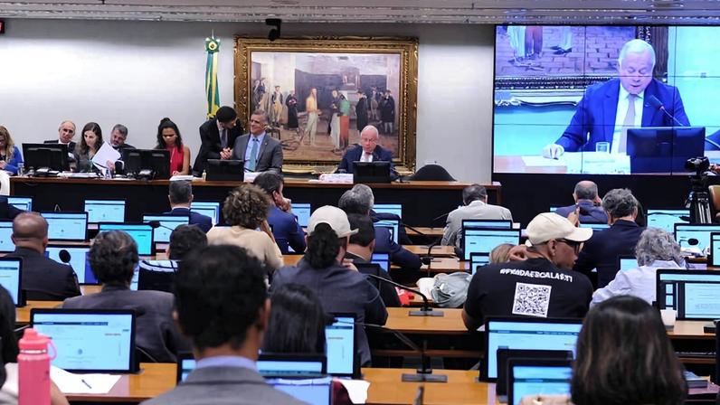 Reunião da Comissão de Constituição e Justiça da Câmara dos Deputados para discutir a PEC 6x1