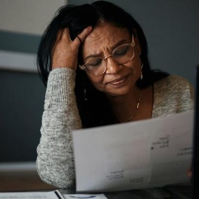 Endividamento recorde no Brasil: nomes ligados a apostas aparecem em bancos