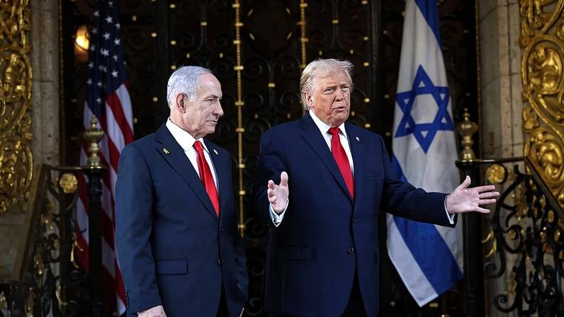 O primeiro-ministro de Israel, Binyamin Netanyahu, durante recepção do presidente dos EUA, Donald Trump, em seu clube de Mar-a-Lago, na Flórida